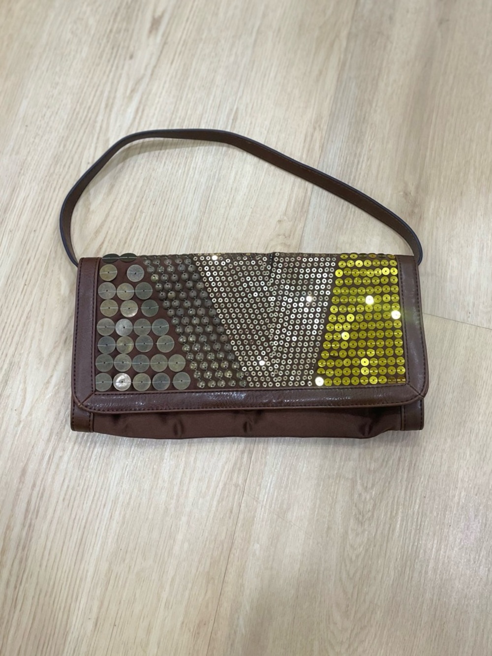 Y2K Nine West brown and gold boho faux leather sequin clutch